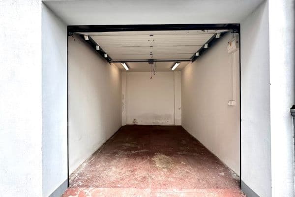 Prenájom garáže 15 m², Hodonínská, Praha Prenájom garáže 15 m², Hodonínská, Praha
