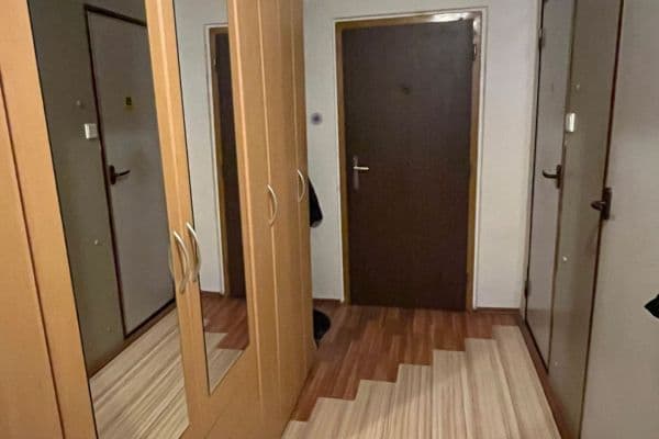 Prenájom bytu 2-izbový 43 m², Doležalova, Praha Prenájom bytu 2-izbový 43 m², Doležalova, Praha