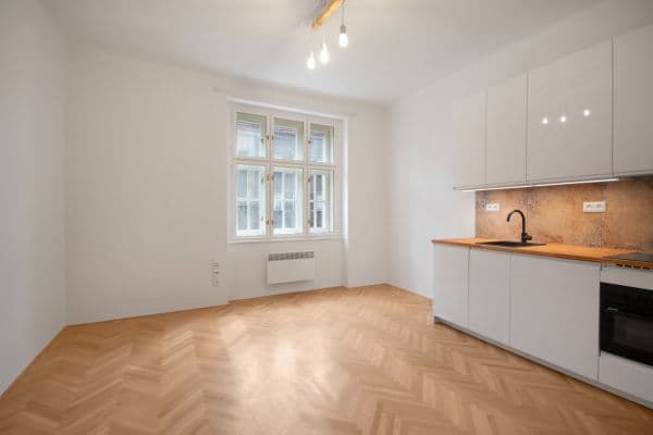 Prenájom bytu 1-izbový 21 m², Bělehradská, Praha Prenájom bytu 1-izbový 21 m², Bělehradská, Praha
