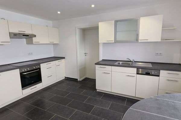 Prenájom bytu 3-izbový 100 m², Nürnberger Strasse 22, Schwabach Prenájom bytu 3-izbový 100 m², Nürnberger Strasse 22, Schwabach