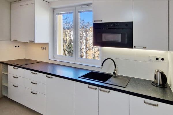 Prenájom bytu 1-izbový 27 m², Slovenská, Praha Prenájom bytu 1-izbový 27 m², Slovenská, Praha