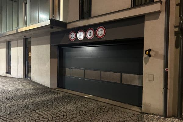 Prenájom garáže 13 m², Hartigova, Praha Prenájom garáže 13 m², Hartigova, Praha