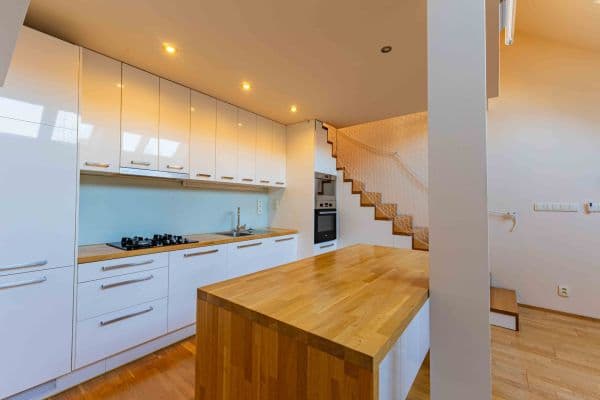 Prenájom bytu 3-izbový 85 m², Čechova, Praha Prenájom bytu 3-izbový 85 m², Čechova, Praha