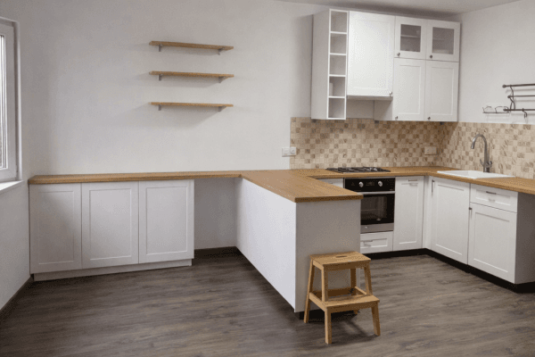 Prenájom bytu 3-izbový 77 m², Horská, Jenišov Prenájom bytu 3-izbový 77 m², Horská, Jenišov