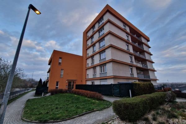 Predaj bytu 1-izbový 37 m², Na Výrovně, Praha Predaj bytu 1-izbový 37 m², Na Výrovně, Praha