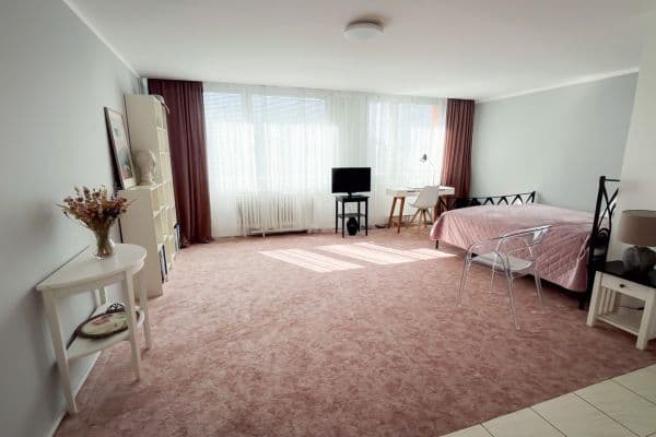 Predaj bytu 1-izbový 43 m², Zelenohorská, Praha Predaj bytu 1-izbový 43 m², Zelenohorská, Praha