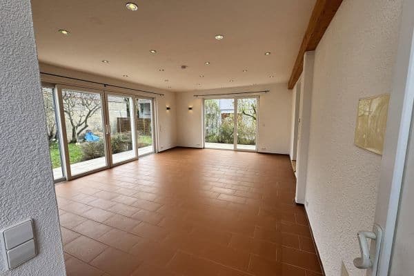 Prenájom bytu 4-izbový 95 m², Hessigheim Prenájom bytu 4-izbový 95 m², Hessigheim