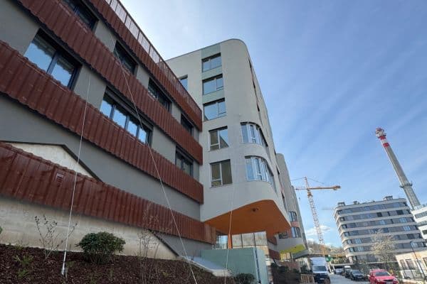 Prenájom bytu 1-izbový 39 m², U Komína, Praha Prenájom bytu 1-izbový 39 m², U Komína, Praha