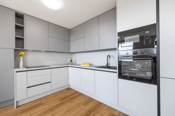 Predaj bytu 3-izbový 76 m², Šluknovská, Praha Predaj bytu 3-izbový 76 m², Šluknovská, Praha