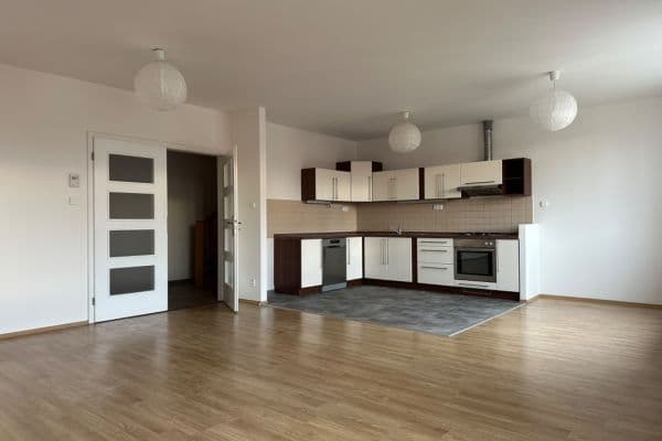 Prenájom bytu 4-izbový 123 m², V Háji, Praha Prenájom bytu 4-izbový 123 m², V Háji, Praha