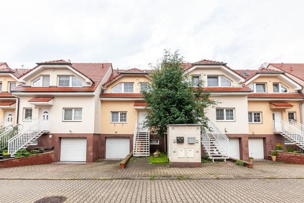 Predaj domu 220 m², pozemek 253 m², Okrová, Predaj domu 220 m², pozemek 253 m², Okrová,