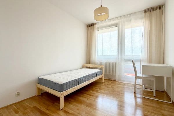 Prenájom bytu 3-izbový 74 m², Svojetická, Praha Prenájom bytu 3-izbový 74 m², Svojetická, Praha