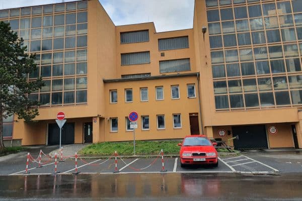 Prenájom garáže 18 m², Lovosická, Praha Prenájom garáže 18 m², Lovosická, Praha