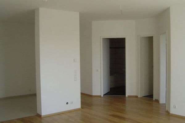 Prenájom bytu 2-izbový 65 m², Frankfurt am Main, Hesensko Prenájom bytu 2-izbový 65 m², Frankfurt am Main, Hesensko
