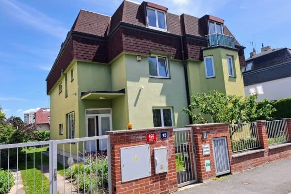 Prenájom bytu 4-izbový 129 m², Medkova, Praha Prenájom bytu 4-izbový 129 m², Medkova, Praha