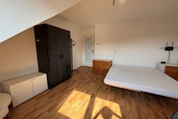 Prenájom bytu 3-izbový 100 m², Braškovská, Praha Prenájom bytu 3-izbový 100 m², Braškovská, Praha