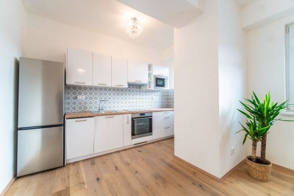 Prenájom bytu 2-izbový 53 m², Vladivostocká, Praha Prenájom bytu 2-izbový 53 m², Vladivostocká, Praha