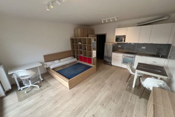 Prenájom bytu 1-izbový 36 m², Gerstelova, Praha Prenájom bytu 1-izbový 36 m², Gerstelova, Praha