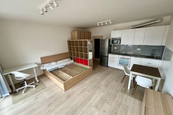 Prenájom bytu 1-izbový 36 m², Gerstelova, Praha Prenájom bytu 1-izbový 36 m², Gerstelova, Praha