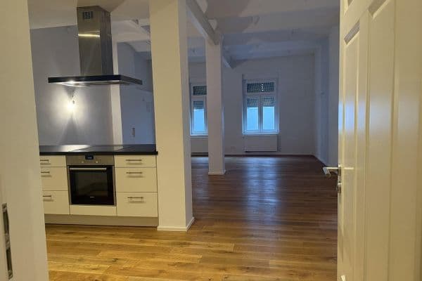 Prenájom domu 120 m², pozemek 200 m², Frankfurt Prenájom domu 120 m², pozemek 200 m², Frankfurt