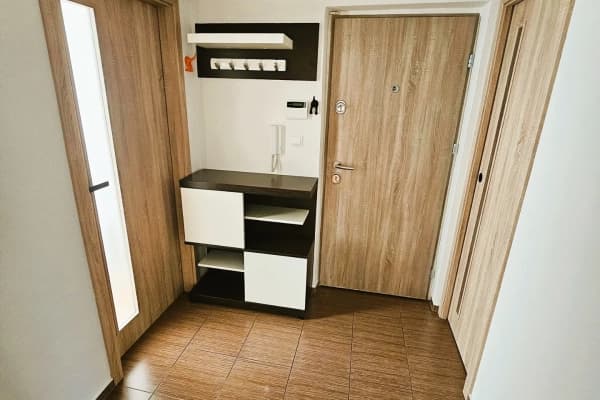 Prenájom bytu 3-izbový 73 m², Tuchorazská, Praha Prenájom bytu 3-izbový 73 m², Tuchorazská, Praha