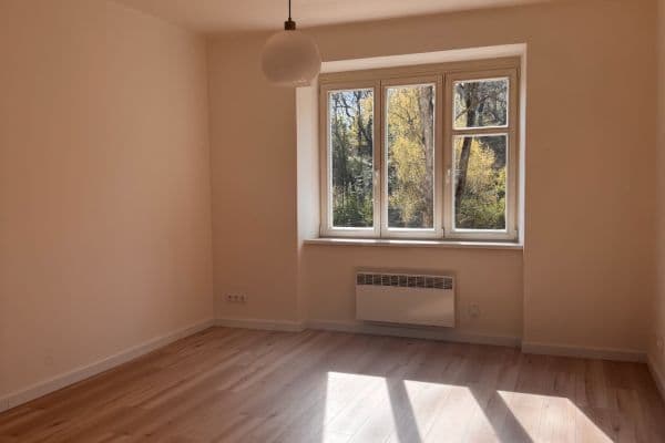 Prenájom bytu Garsoniéra 28 m², Jaurisova, Praha Prenájom bytu Garsoniéra 28 m², Jaurisova, Praha