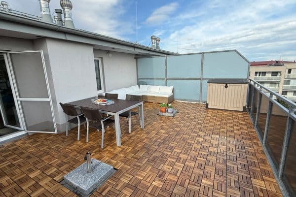 Prenájom bytu 3-izbový 100 m², Českodubská, Praha Prenájom bytu 3-izbový 100 m², Českodubská, Praha