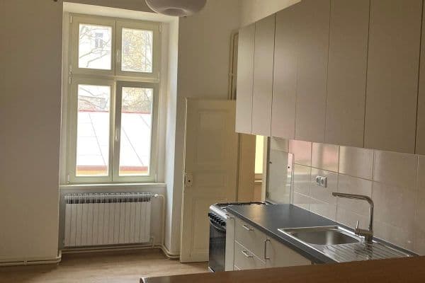 Prenájom bytu 3-izbový 107 m², Sázavská, Praha Prenájom bytu 3-izbový 107 m², Sázavská, Praha