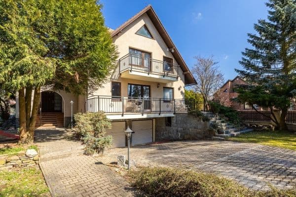 Predaj domu 330 m², pozemek 968 m², Lovčická, Praha Predaj domu 330 m², pozemek 968 m², Lovčická, Praha