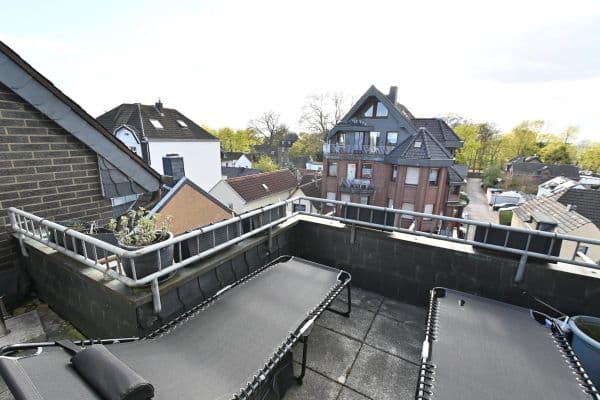 Prenájom bytu 3-izbový 110 m², Frankfurter Str. 214, Köln Prenájom bytu 3-izbový 110 m², Frankfurter Str. 214, Köln