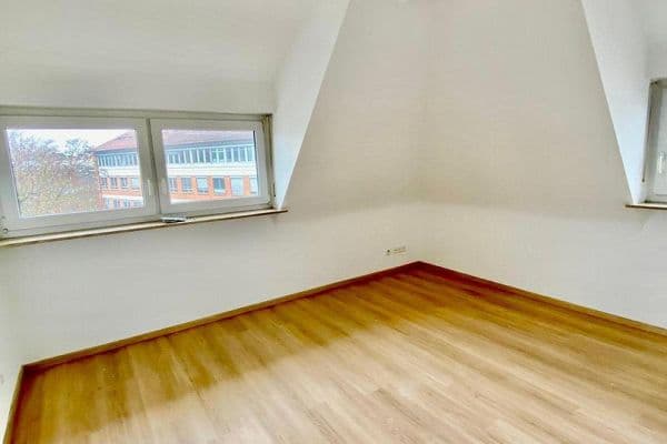 Prenájom bytu 4-izbový 64 m², Stuttgart Prenájom bytu 4-izbový 64 m², Stuttgart