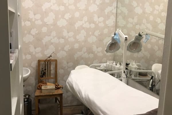 Prenájom nebytového priestoru 4 m², Hvězdova, Praha Prenájom nebytového priestoru 4 m², Hvězdova, Praha