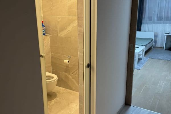 Prenájom bytu 1-izbový 33 m², Kurta Konráda, Praha Prenájom bytu 1-izbový 33 m², Kurta Konráda, Praha