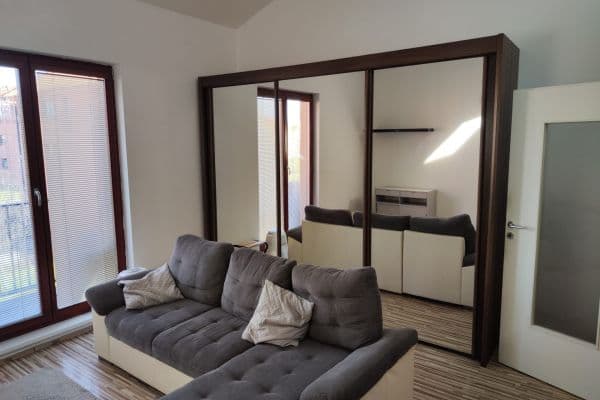 Prenájom bytu 1-izbový 40 m², Jaroslava Foglara, Praha Prenájom bytu 1-izbový 40 m², Jaroslava Foglara, Praha