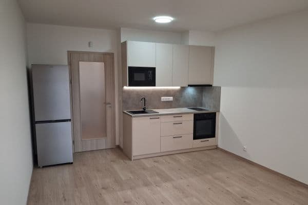 Prenájom bytu 1-izbový 31 m², Poděbradská, Praha Prenájom bytu 1-izbový 31 m², Poděbradská, Praha