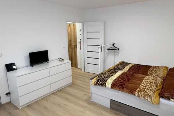Prenájom bytu 1-izbový 26 m², Zalužanská, Mladá Boleslav, Středočeský kraj Prenájom bytu 1-izbový 26 m², Zalužanská, Mladá Boleslav, Středočeský kraj