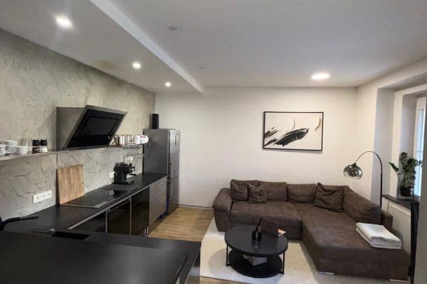 Prenájom bytu 3-izbový 85 m², Ocelářská, Praha Prenájom bytu 3-izbový 85 m², Ocelářská, Praha