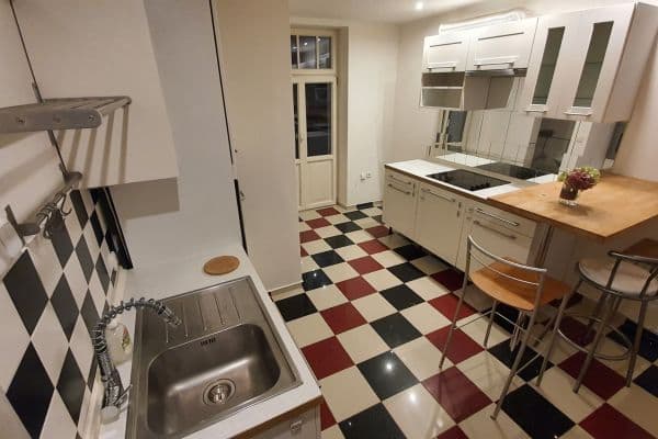 Prenájom bytu 3-izbový 70 m², Hošťálkova, Praha Prenájom bytu 3-izbový 70 m², Hošťálkova, Praha