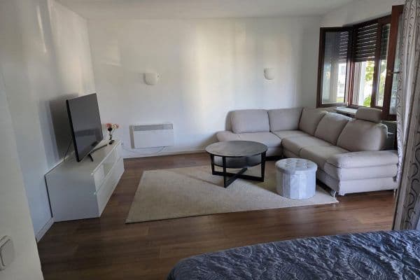 Prenájom bytu 1-izbový 39 m², Taunusstraße 7, Kelkheim Prenájom bytu 1-izbový 39 m², Taunusstraße 7, Kelkheim