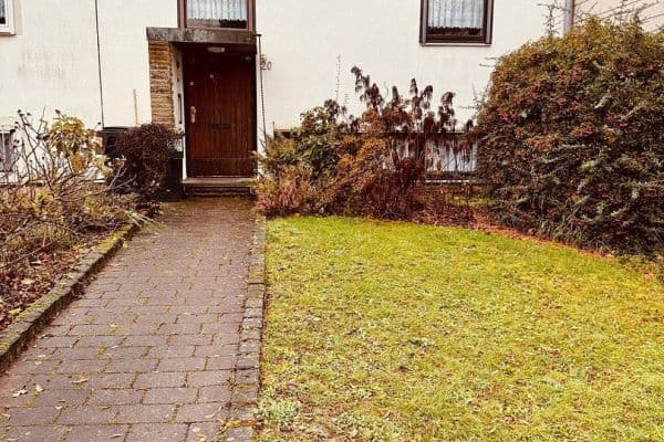 Predaj domu 140 m², pozemek 259 m², Rostocker Straße 20, Saarbrücken Predaj domu 140 m², pozemek 259 m², Rostocker Straße 20, Saarbrücken