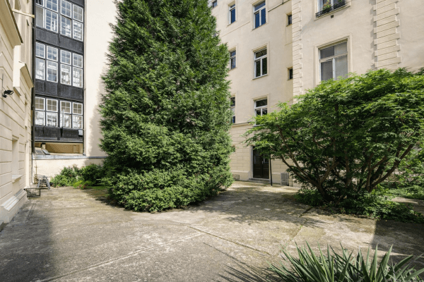 Prenájom bytu 2-izbový 56 m², Všehrdova, Praha Prenájom bytu 2-izbový 56 m², Všehrdova, Praha