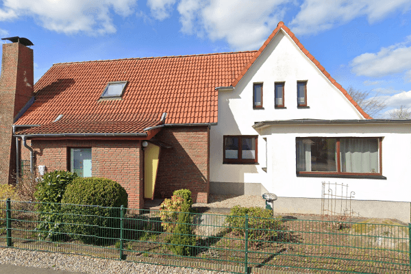 Predaj domu 212 m², pozemek 1.870 m², Bergstraße 13, Damendorf Predaj domu 212 m², pozemek 1.870 m², Bergstraße 13, Damendorf