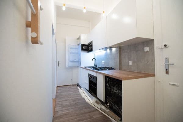 Prenájom bytu 2-izbový 48 m², Žerotínova, Praha Prenájom bytu 2-izbový 48 m², Žerotínova, Praha