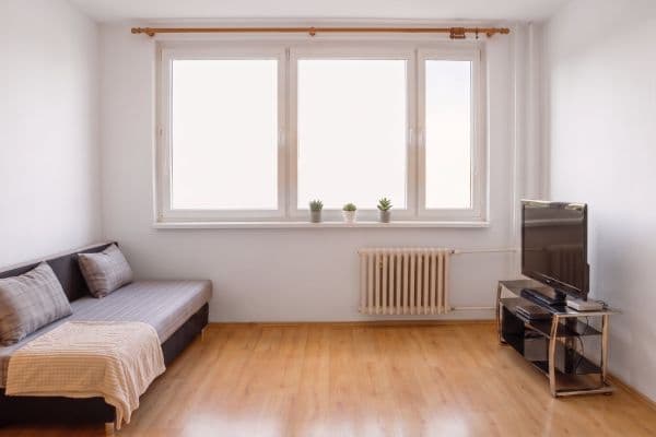 Prenájom bytu 3-izbový 63 m², Pražského, Praha Prenájom bytu 3-izbový 63 m², Pražského, Praha