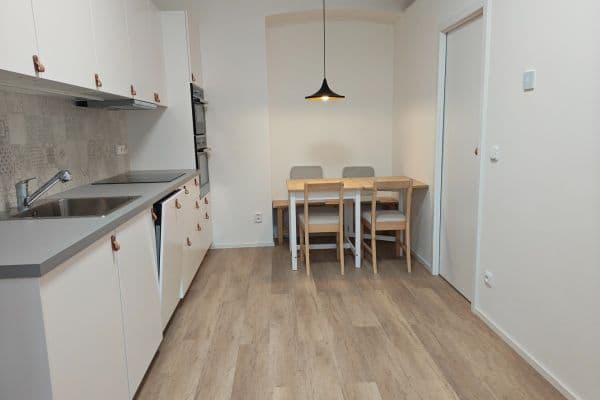 Prenájom bytu 1-izbový 36 m², Šlikova, Praha Prenájom bytu 1-izbový 36 m², Šlikova, Praha