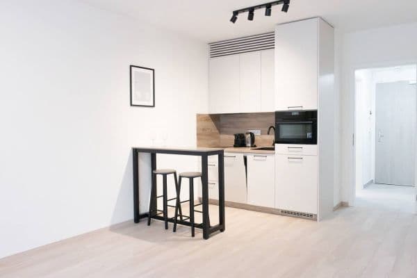 Prenájom bytu 1-izbový 33 m², Poděbradská, Praha Prenájom bytu 1-izbový 33 m², Poděbradská, Praha