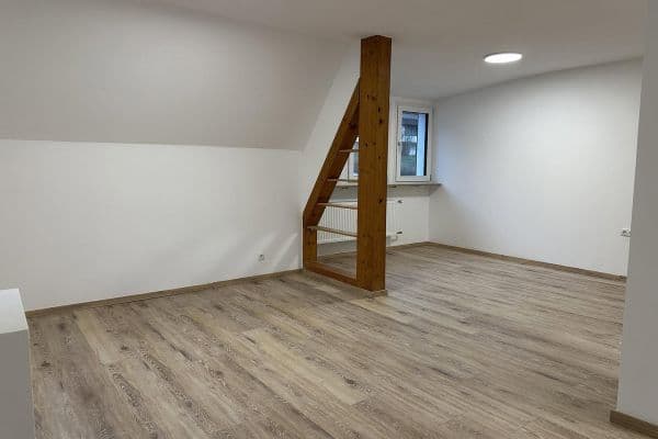 Prenájom bytu 3-izbový 94 m², Badstr. 131, Egloffstein Prenájom bytu 3-izbový 94 m², Badstr. 131, Egloffstein