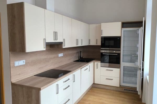 Prenájom bytu 3-izbový 72 m², Tomanova, Slaný Prenájom bytu 3-izbový 72 m², Tomanova, Slaný