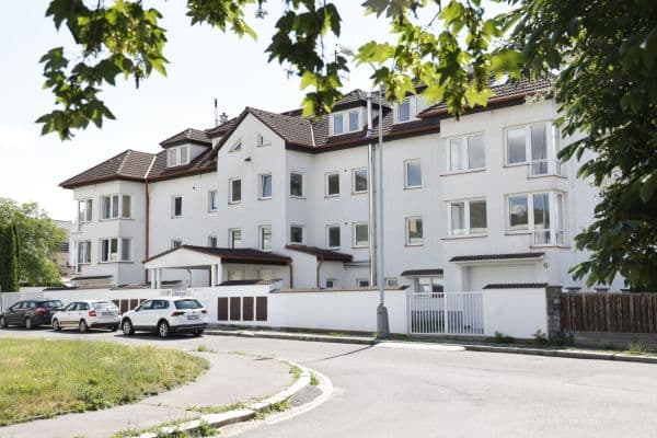 Prenájom bytu 2-izbový 54 m², Šatrova, Praha Prenájom bytu 2-izbový 54 m², Šatrova, Praha