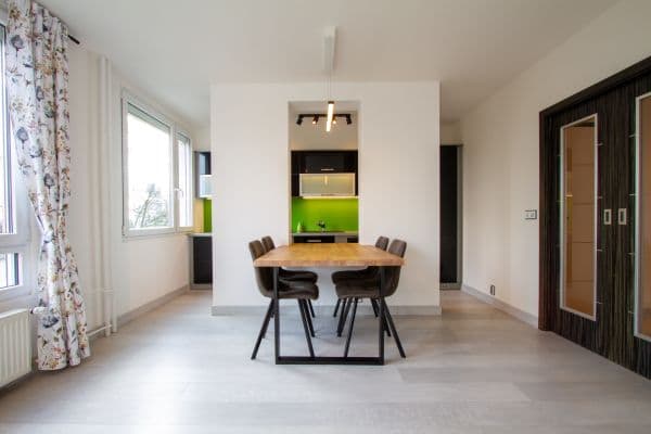 Prenájom bytu 3-izbový 66 m², Třebenická, Praha Prenájom bytu 3-izbový 66 m², Třebenická, Praha